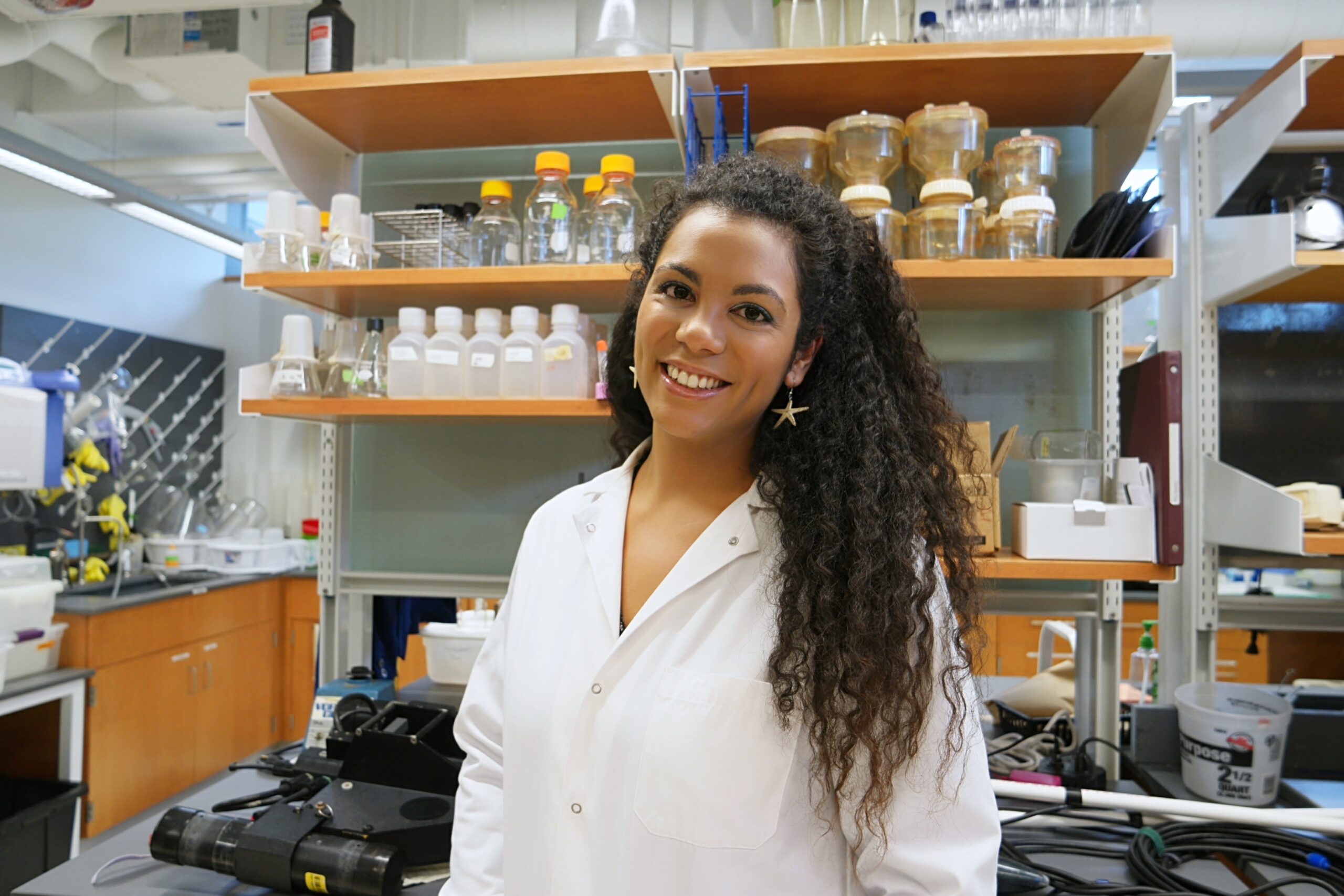 Elise Myers '14, SM '14 in her lab at Columbia University